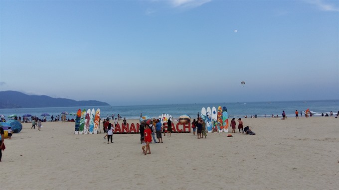 Mỹ Khê beach in Đà Nẵng will host cultural and musical performance to celebrate summer. — VNS Photo Công Thành Read more at http://vietnamnews.vn/life-style/449158/my-khe-beach-to-host-summer-week.html#Xvf8GatK5LAItBC2.99