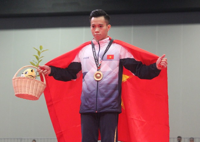 Vietnamese first rank gymnast Lê Thanh Tùng won gold at 2018 FIG Artistic Gymnastics World Challenge Cup. — Photo 24h.com.vn Read more at http://vietnamnews.vn/sports/449273/vietnamese-gymnast-won-gold-at-world-challenge-cup-2018.html#f8WCZgZbGvsCcyo1.99