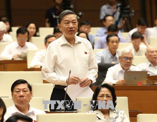 Bộ trưởng Bộ Công an Tô Lâm trả lời các câu hỏi liên quan đến nội dung chất vấn của đại biểu Quốc hội. Ảnh: Doãn Tấn/TTXVN