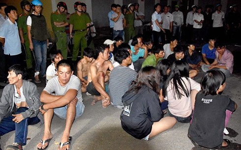 Một số đối tượng gây rối tại Ủy ban nhân dân tỉnh Bình Thuận ngày 10/6.
