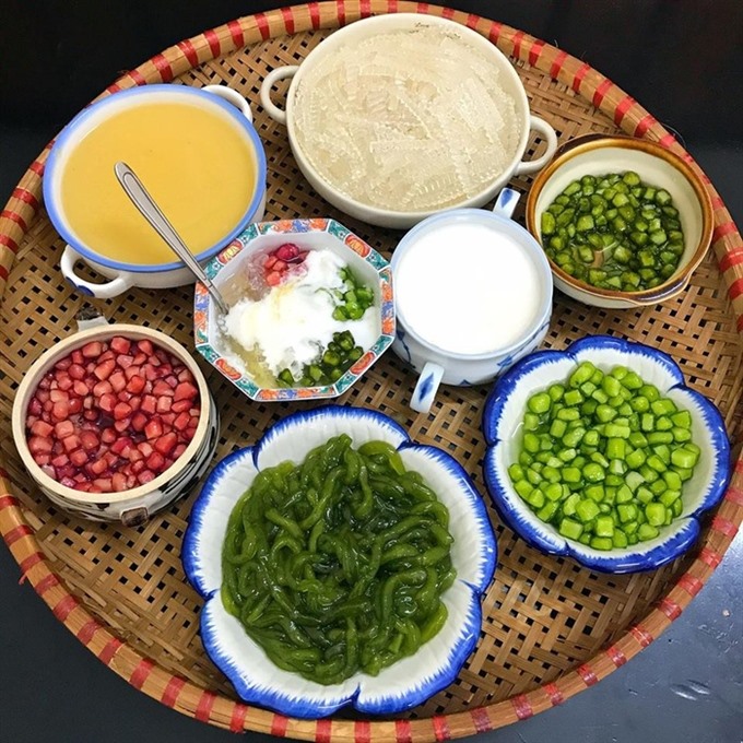  Nutritious: The ingredients used to make sương sa hạt lựu sweet gruel. Photos courtesy of Quán Ăn Ngon Restaurants in Hà Nội. Read more at http://vietnamnews.vn/life-style/449494/che-the-ideal-summer-snack.html#5Wxitk0BSSZsA7yF.99