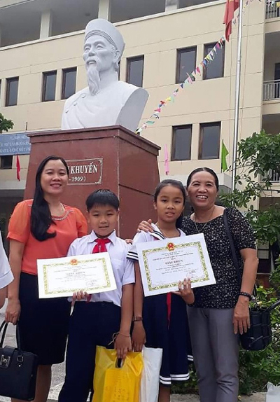 Kế thừa truyền thống hiếu học, 2 học sinh Trường tiểu học An Phước tham gia và đoạt giải nhất tại Ngày hội Giao lưu học sinh lớp Năm cấp thành phố năm học 2017 - 2018. (Ảnh do nhà trường cung cấp)