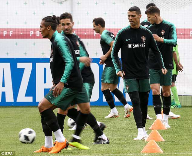 C. Ronaldo và các đồng đội nỗ lực tập luyện cho trận đấu đầu tiên của mình tại World Cup 2018, Ảnh: 