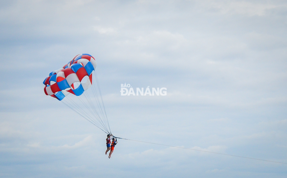 Parasailing is preferred by visitors 