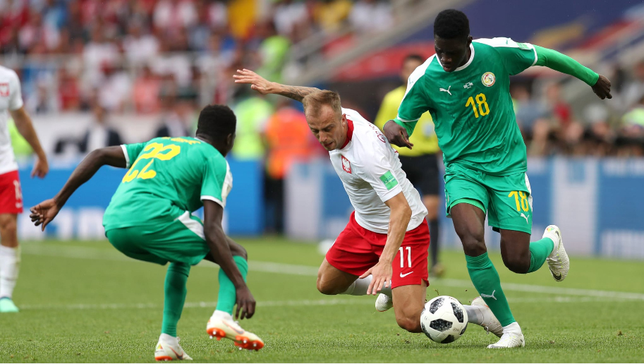 Trong các cuộc tranh chấp tay đôi, phần thắng thường nghiêng về các cầu thủ Senegal. Ảnh: FIFA