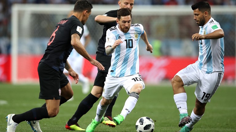 Khi Messi (số 10) không đạt phong độ tốt, lối chơi của Argentina sẽ bị ảnh hương rất lớn. Ảnh: FIFA