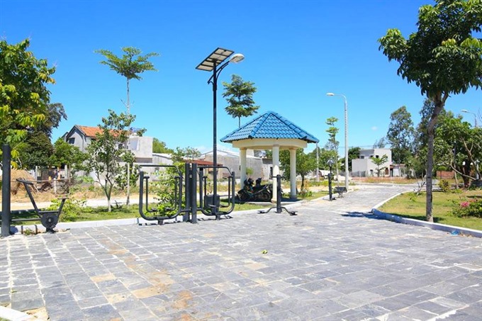 Public spaces: A park with a solar powered lighting system. — VNS Photo Minh Vũ Read more at http://vietnamnews.vn/sunday/features/450333/da-nang-lights-up-with-solar-power.html#HGZci66u7ybYAdz3.99