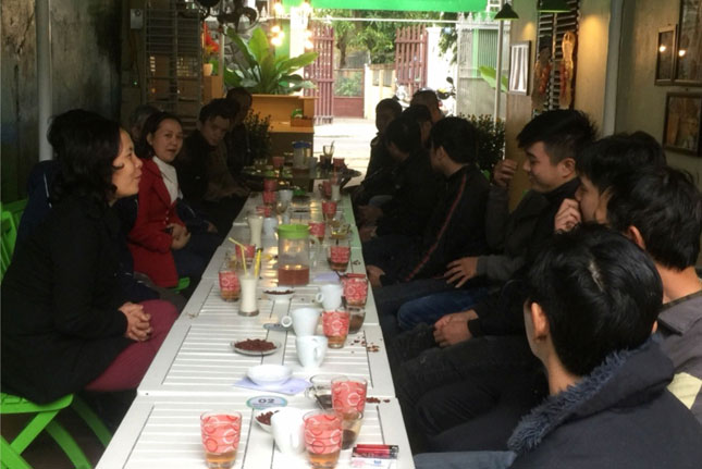 Một buổi sinh hoạt định kỳ của Câu lạc bộ “Nghị lực” ở phường Bình Hiên, quận Hải Châu.