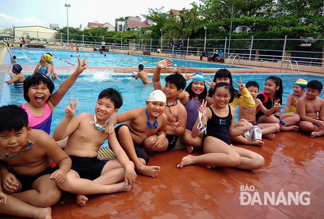 Kids in a swimming course