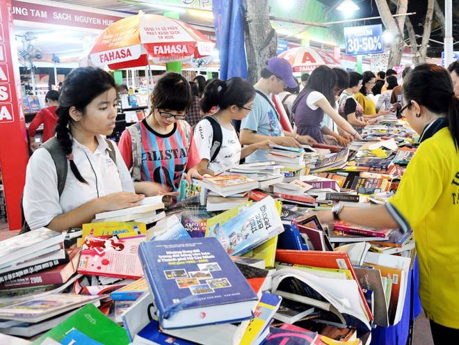 Visitors at the 3rd Son Tra Book Fair