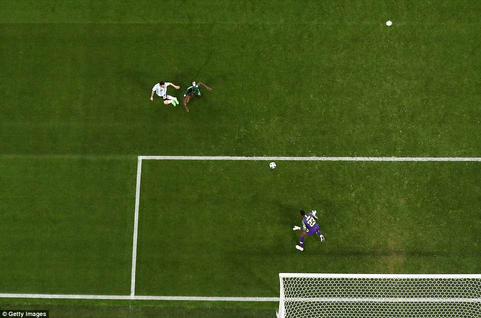 Chỉ sau 14 phút thi đấu, nỗ lực của Argentina đã được cụ thể hóa thành bàn thắng với pha bức tốc và dứt điểm của Messi sau đường kiến tạo vượt tuyến của Banega. Ảnh: