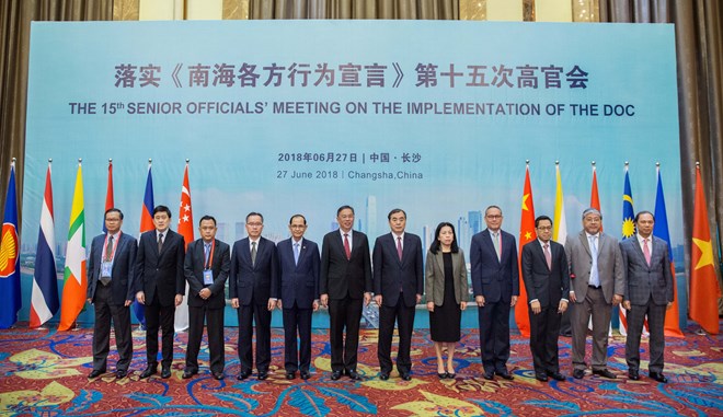 Heads of the delegations at the 15th ASEAN-China Senior Officials' Meeting on the Implementation of the DOC in Hunan province, China, on June 27 (Photo: VNA)