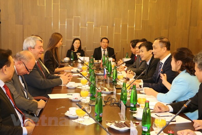 The working session between the Vietnamese delegaion and representatives from the Chamber of Deputies of the Parliament of the Czech Republic 