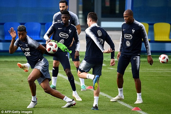 Cận cảnh buổi tập chuẩn bị cho bán kết World Cup 2018 của tuyển Pháp