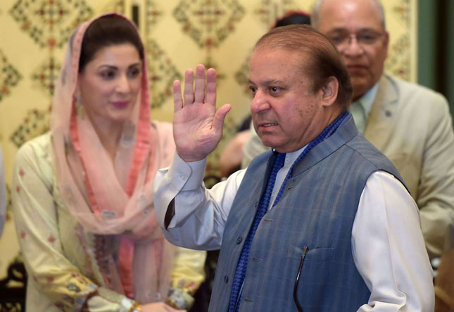 Cựu Thủ tướng Pakistan về nước đối mặt 10 năm tù