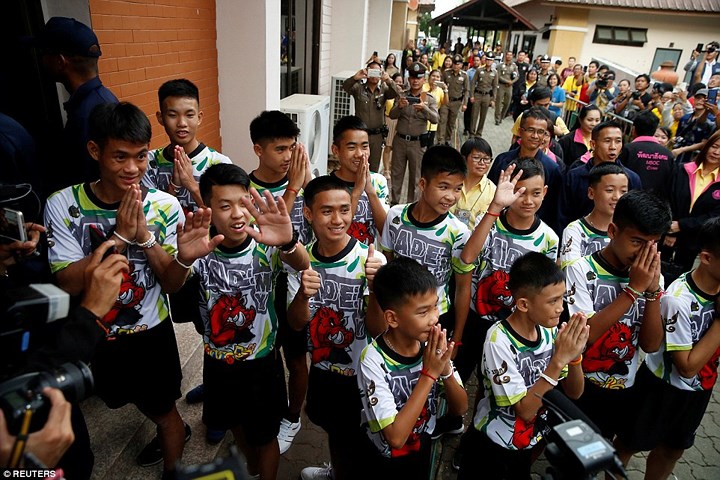 Cuộc tái xuất đầy ngoạn mục của đội bóng thiếu niên Thái Lan