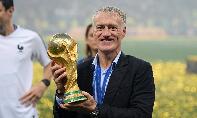 Deschamps và Zidane tranh giải HLV hay nhất năm của FIFA