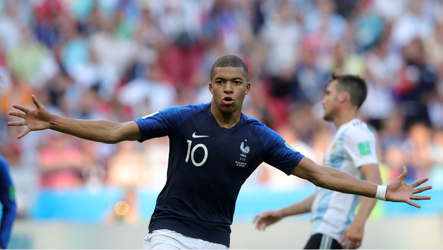 Ở tuổi 19 nhưng Mbappe đã trở thành “hung thần” cùa hàng phòng ngự Argentina. Ảnh: FIFA