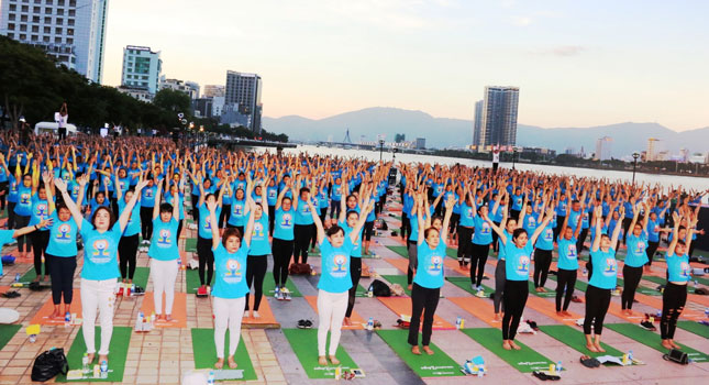 Around 1,200 people practised Yoga to celebrate the 4th International Yoga Day