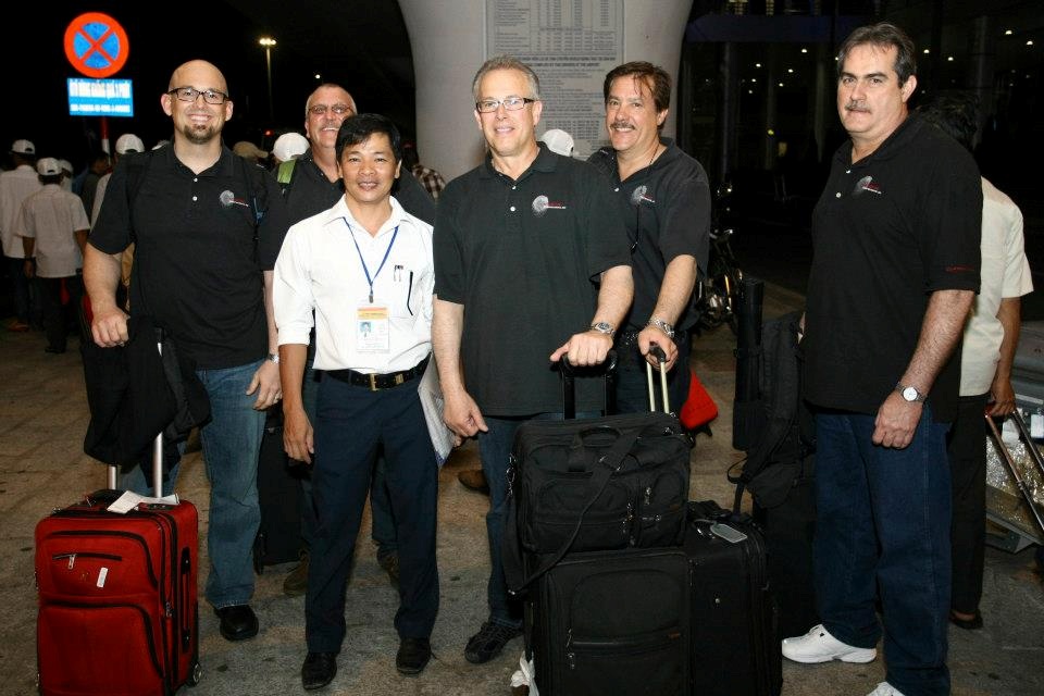 Mr Binh (in white shirt) and some US contestants in DIFC 2013