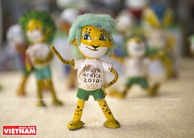 World Cup 2010 mascot Zakumi is also made from hallowed-out eggs (Photo: VNA)