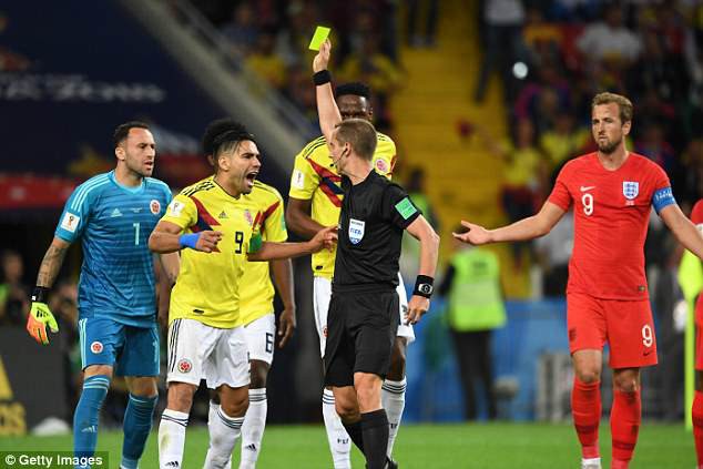 Các cầu thủ Colombia cũng rất bất bình về quyết định của trọng tài Mark Geiger trong trận đấu