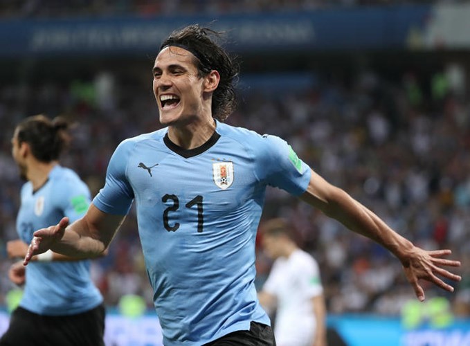 4. Edinson Cavani (Uruguay vs Bồ Đào Nha)  Trong trận đấu ở vòng 1/8, Cavani có pha cứa lòng rất hiểm hóc ấn định chiến thắng 2-1 cho Uruguay trước Bồ Đào Nha.