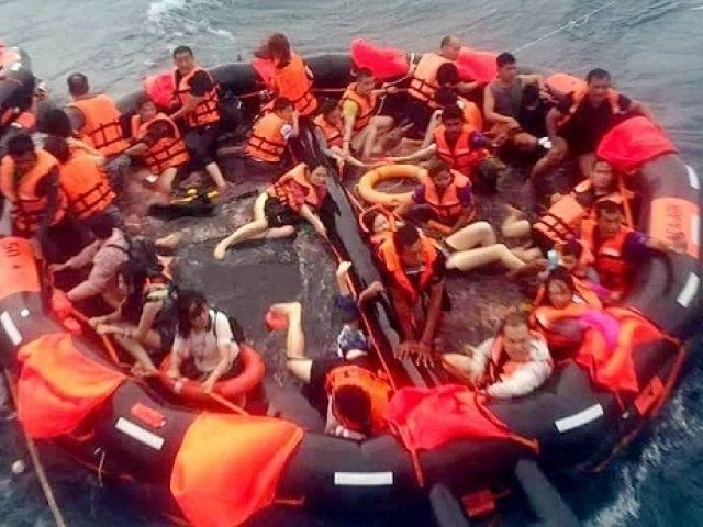 A boat, carrying at least 105 people, was pummelled by huge waves as it returned to Phuket from Koh Racha. (Photo: Phuket Department of Disaster Prevention and Mitigation) 