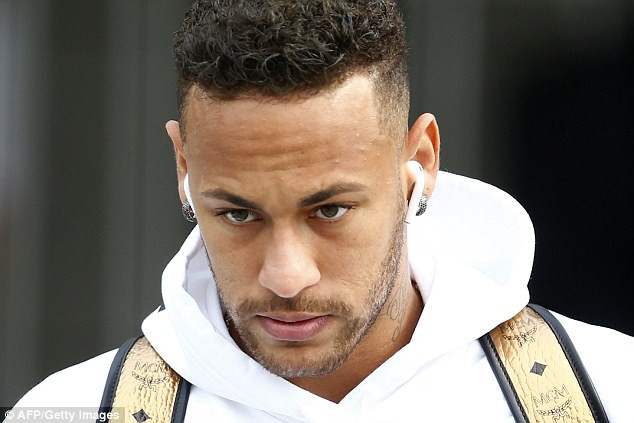 Neymar chịu sự chỉ trích rất nhiều sau màn ăn vạ ở trận gặp Bỉ.