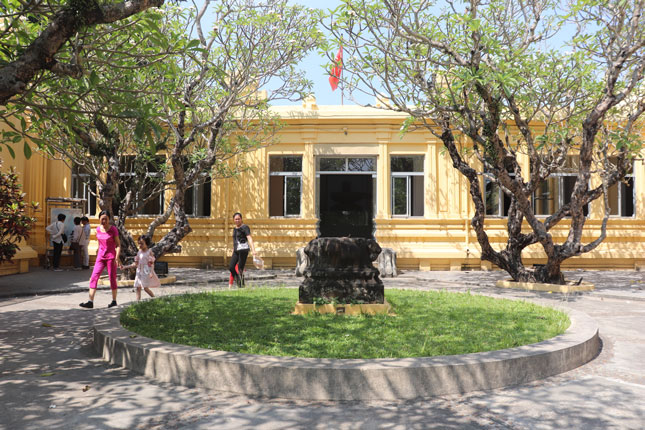 Visitors at the Da Nang Museum of Cham Sculpture