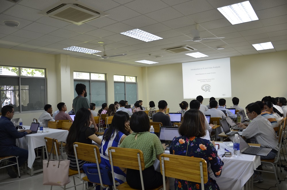 The participants in a seminar (Photo: http://viethanit.edu.vn)