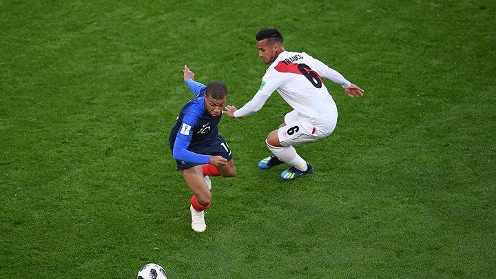 Lượt trận thứ 2 bảng C: Pháp 1-0 Peru.