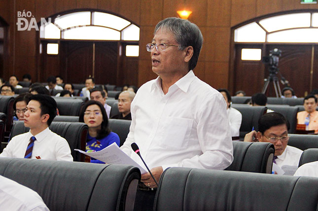 Phó Chủ tịch UBND thành phố Nguyễn Ngọc Tuấn phát biểu giải trình tại phiên thảo luận.  							Ảnh: Q.KHẢI