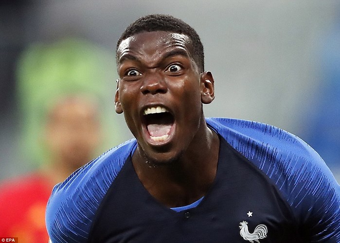 Pogba phấn khích với bán thắng của người đồng đội.