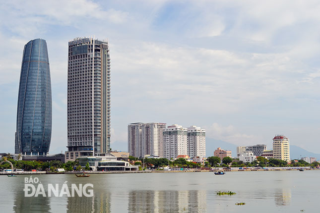 A prosperous corner of the downtown Hai Chau District