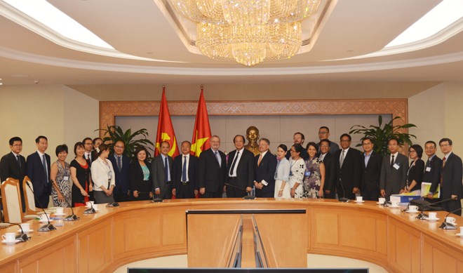 Representatives from the US-ASEAN Business Council and Vietnamese participants at the meeting