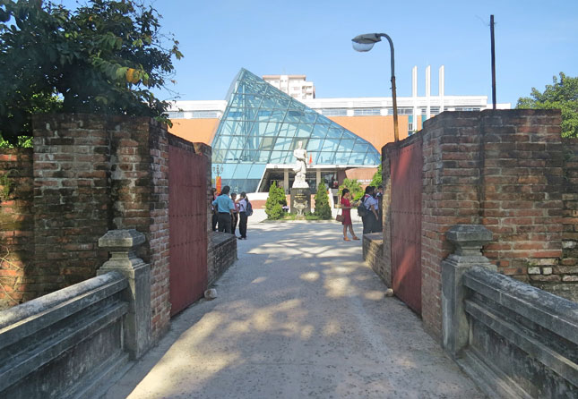 The entrance gate to the Museum of Da Nang incorporating the reconstructed walls of the citadel