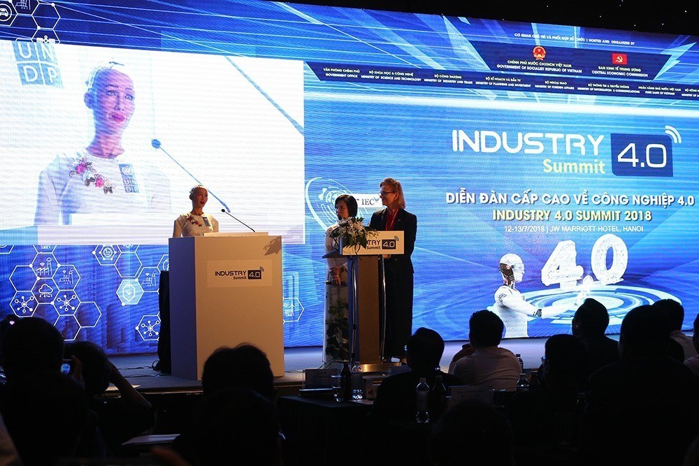 The Industry 4.0 Summit and Exhibition 2018, themed 'Vision and Development Strategy in the Fourth Industrial Revolution', attracts Government officials and nearly 1,800 representatives from localities, domestic and foreign experts, businesses and embassies (Source: VNA)