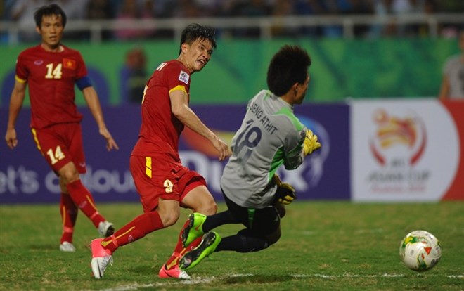Viet Nam's top striker Le Cong Vinh(middle) (Source: affsuzukicup.com)