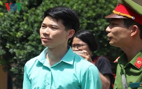 Bác sy Lương trước phiên tòa sơ thẩm.