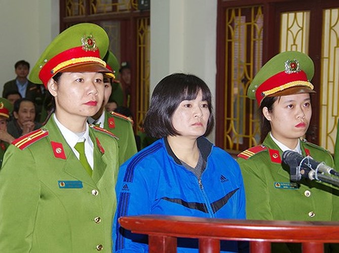 Ngày 22/12/2017, Hội đồng xét xử phúc thẩm TAND cấp cao tại Hà Nội quyết định không chấp nhận kháng cáo của bị cáo Trần Thị Nga và giữ nguyên bản án sơ thẩm là 9 năm tù giam và 5 năm quản chế tại địa phương. (Ảnh: CAND)