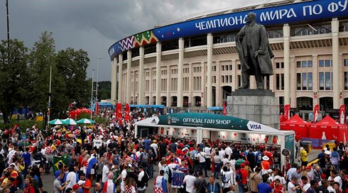 Vào lúc 21h30 ngày 15/7, trên sân vận động Luzhniki sẽ diễn ra lễ bế mạc World Cup 2018. Lễ bế mạc dự kiến diễn ra trong vòng 30 phút và sau đó sẽ là trận chung kết giữa Pháp và Croatia. 