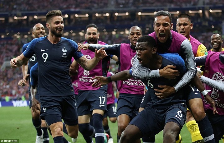 ..pha dứt điểm hiểm hóc của Paul Pogba..