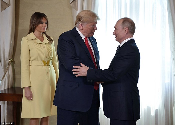 Sau rất nhiều chờ đợi, cuối cùng, ông Putin và ông Trump đã có cuộc gặp Thượng đỉnh chính thức lần đầu tiên. Ảnh: Reuters.