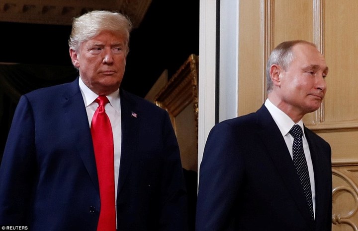 Những biểu hiện trên khuôn mặt của ông Trump và ông Putin cho thấy, cả hai dường như không được thoải mái. Ảnh: Reuters.