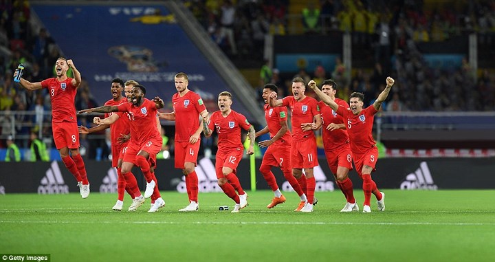   Tuyển thủ Anh ăn mừng chiến thắng lọt vào tứ kết World Cup 2018 sau khi đánh bại Colombia ở loạt sút luân lưu.