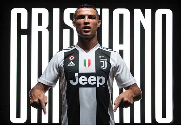 Dù ở tuổi 33 nhưng C.Ronaldo vẫn có giá cao ngất ngưởng. Mùa Hè 2018, cầu thủ này vừa chuyển sang Juventus với giá 99,2 triệu bảng. Anh được kỳ vọng sẽ tạo nên cú hích lớn cho Juventus cũng như giải Serie A.