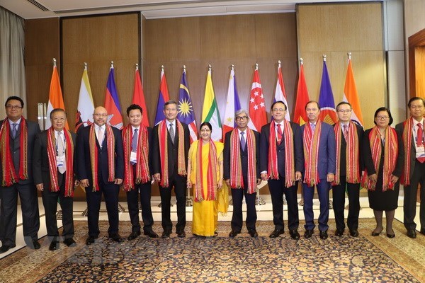 Heads of the delegations at the Delhi Dialogue in New Delhi pose for a photo (Photo: VNA)