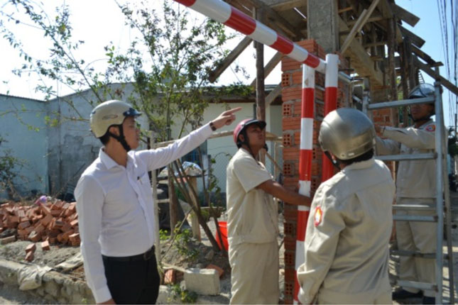 Mặc dù lực lượng chức năng của phường Hòa Khánh Nam lập chốt ngăn chặn nhưng tình trạng xây dựng trái phép vẫn diễn ra tại khu vực quy hoạch dự án Ga đường sắt (quận Liên Chiểu). Ảnh: TRỌNG HÙNG