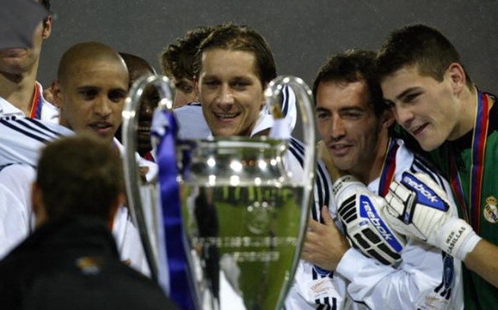 1. Roberto Carlos: Trong 11 mùa giải thi đấu cho CLB Real (Tây Ban Nha), Roberto Carlos giành được 4 danh hiệu La Liga và 3 Champions League. Trong đó, có 1 chức vô địch Champions League giành được vào năm 2002.